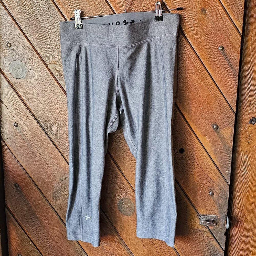 Under Armour size L gray heat gear cropped leggings